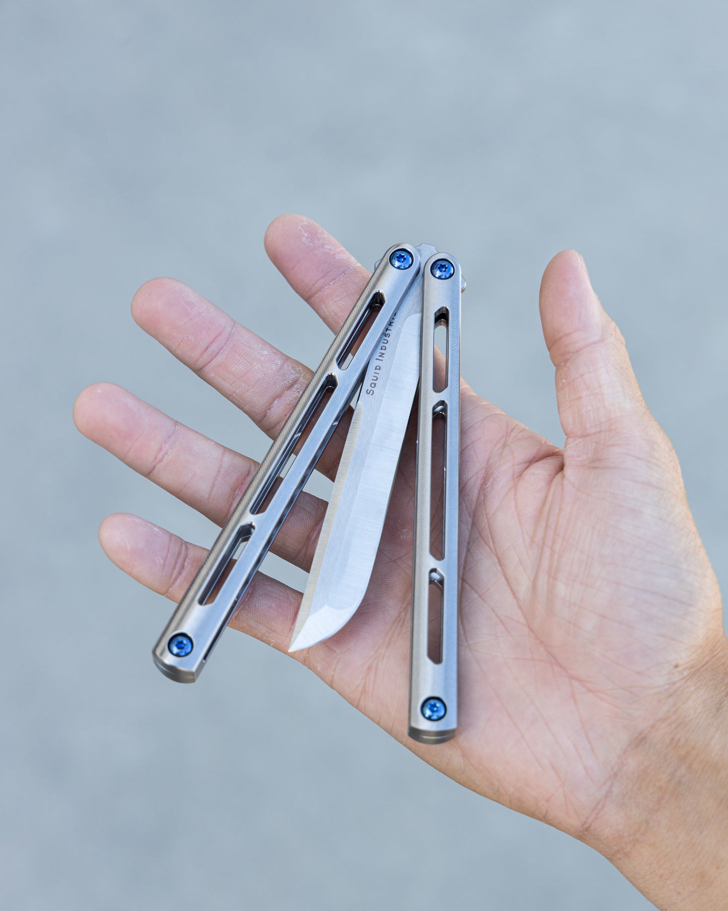 AMKW Tsunami Classic Half Open On Hand
