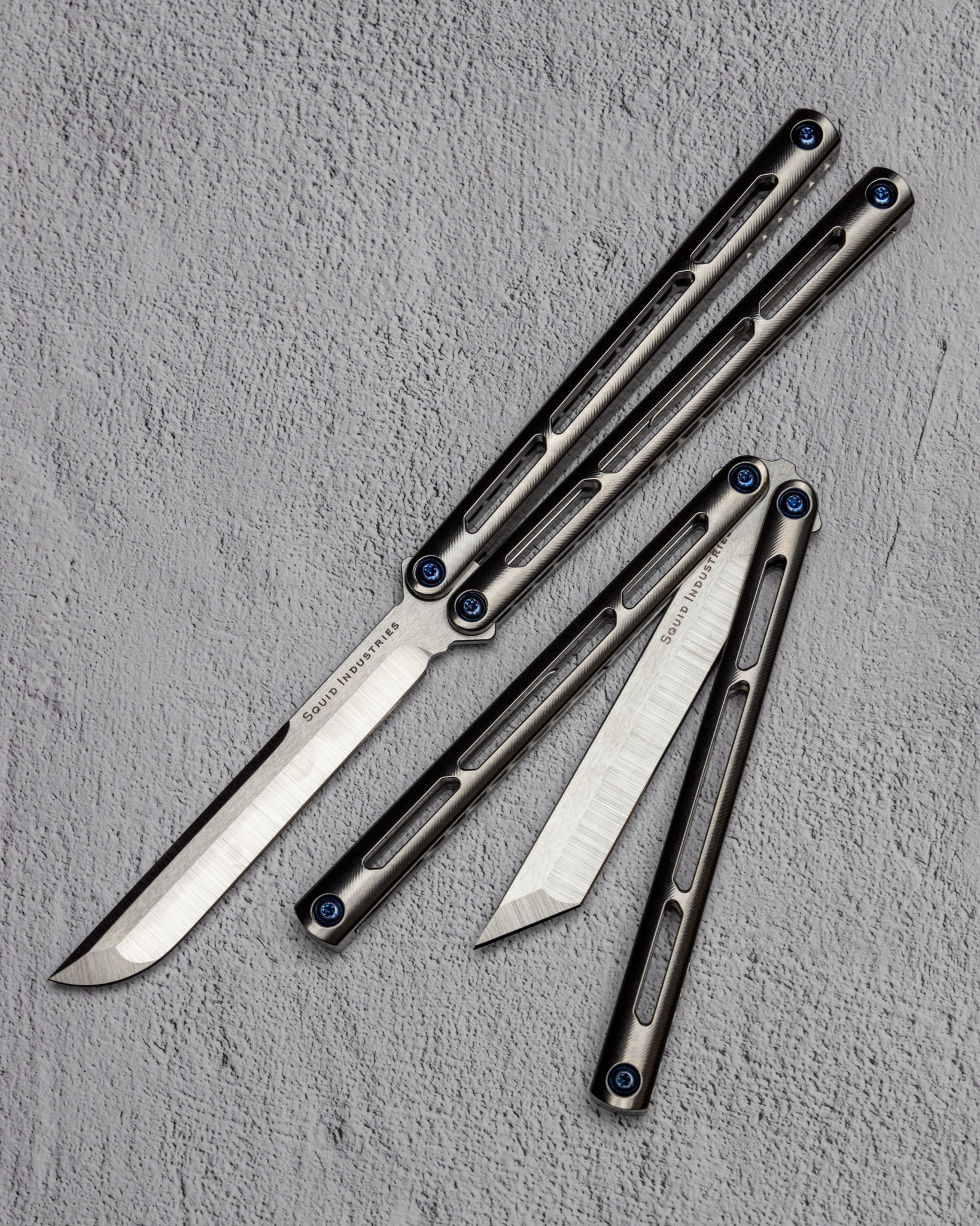 AMKW Tsunami Tanto & Class on Gray Surface