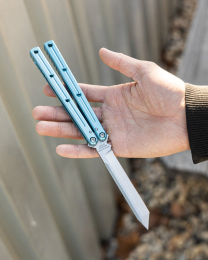 Glacier Tanto Krake Raken Opended On Hand Blurry Background