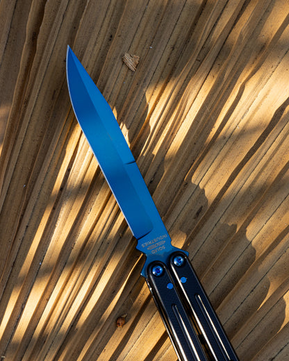 Sapphire Krake Raken Weehawk Opened Position On nature background