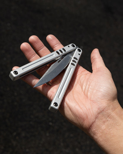 Mako Harpoon On hand in close position