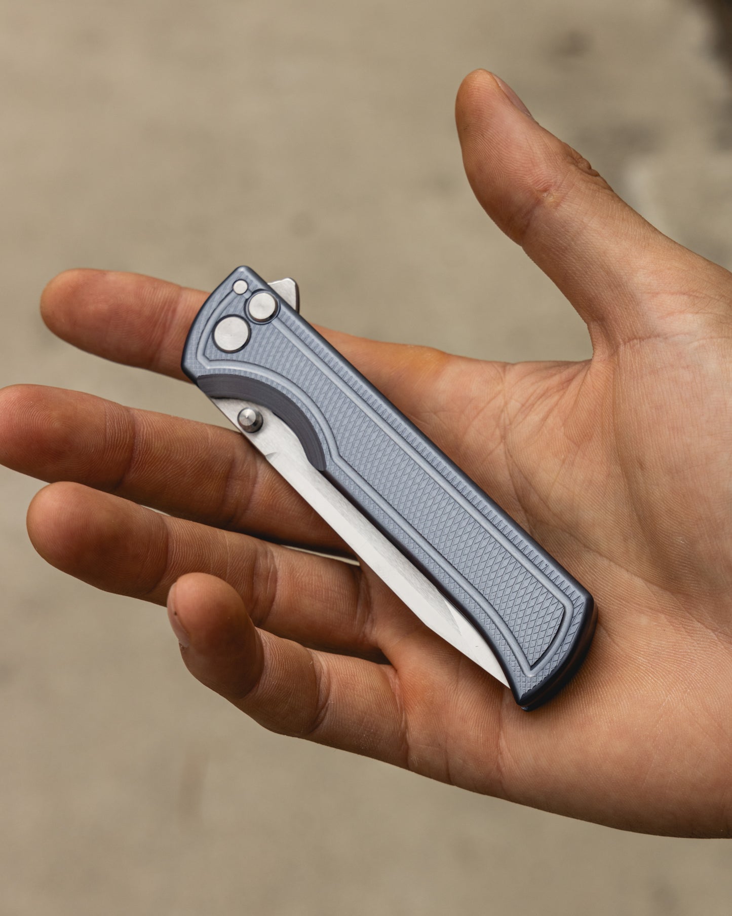 surf closed position on hand 